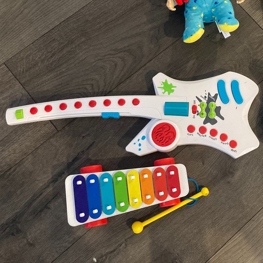 Guitar and xylophone musical instruments